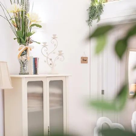 Toma Street Bed & Breakfast *
